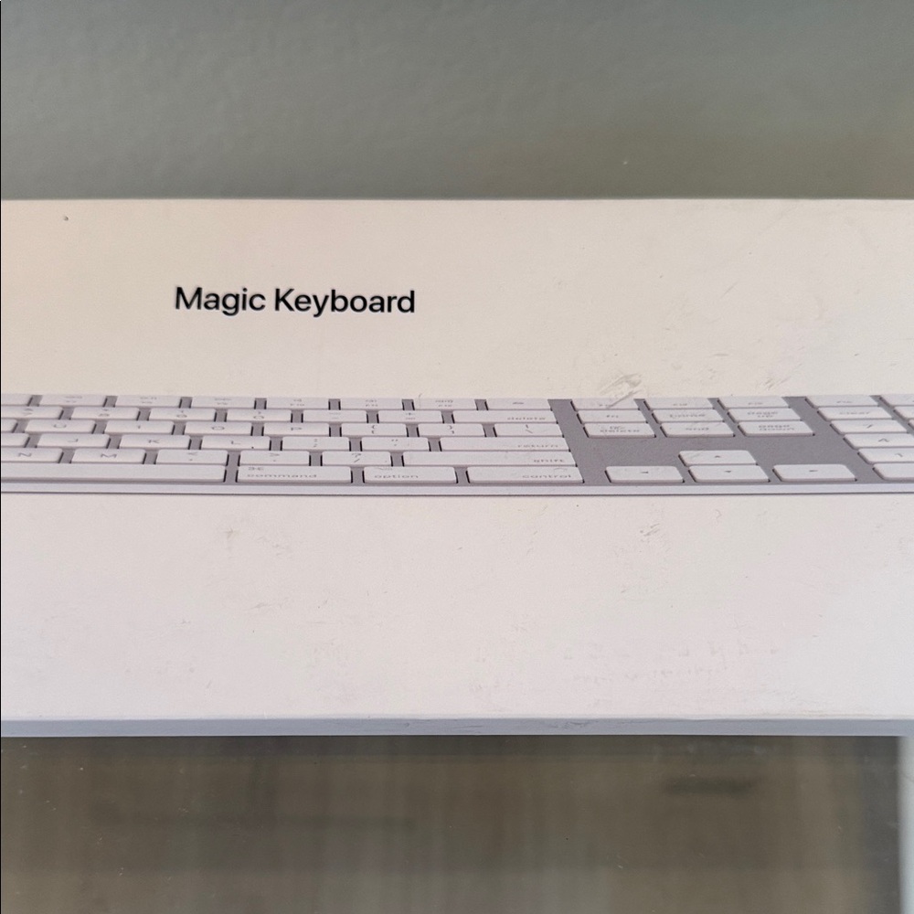 Apple Magic Keyboard in White and Silver